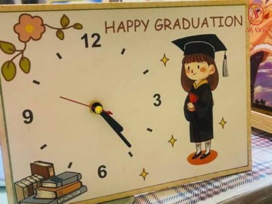 7 Món Quà Tặng Tốt Nghiệp Cho Nữ Ý Nghĩa Để Lại Ấn Tượng Sâu Sắc quà tặng tốt nghiệp cho nữ đồng hồ
